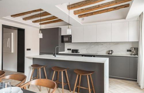 Palacio Apartamento | Location, Luxury & Style Best 5Bed in Madrid