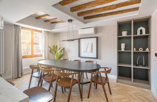 Palacio Apartamento | Location, Luxury & Style Best 5Bed in Madrid
