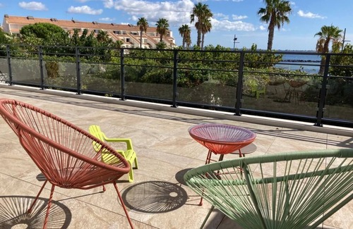 Meze Casa | Location Maison au Bord de L'etang de Thau - Plage 20 Mètres - 10 Couchages