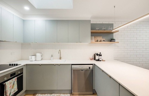 East Toowoomba Apartamento | Location Meets Elegance - The Perfect Stay!