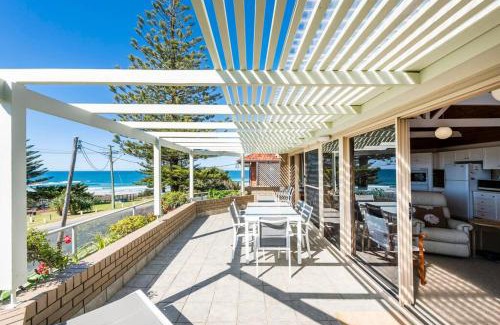 Yamba Casa | Location+ Ocean & headland views. Wifi, linen +