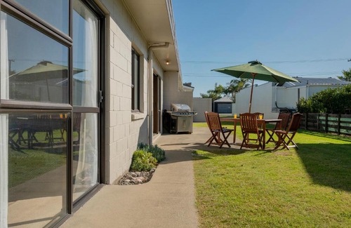 Whangamata Casa | Location Plus - Whangamata Holiday Home