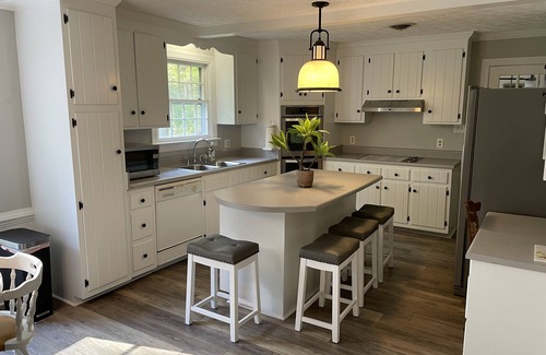 Chesterfield Casa | Location! Secluded Three bedrooms Brick Ranch includes utilities 30+ day rental