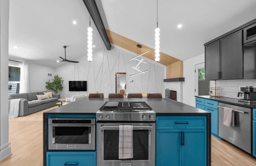 Prairie Village Casa | Location! w/King Beds+Hottub+GameRoom+Theater+Gym+Solo Stove Fire Pit