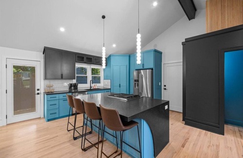 Prairie Village Casa | Location! w/King Beds+Hottub+GameRoom+Theater+Gym+Solo Stove Fire Pit