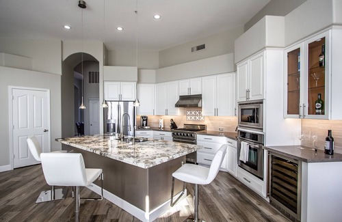 La Vista Casa | Locations a "10" ! and remodeled !.