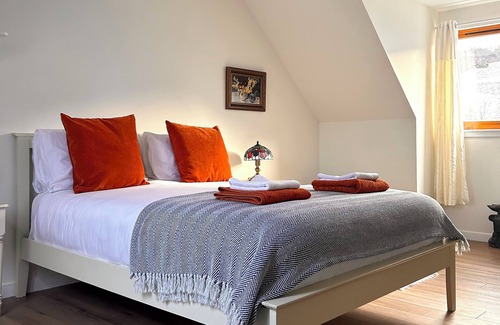 East Lewiston Casa | Loch Ness Home ~Drumnadrochit Village 🌟~2 Bedrooms 🌟~Dog Friendly