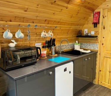 Lewiston Otro | Loch Ness Woodland Pods
