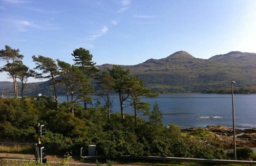 Nostie Casa | Lochalsh View en suite Kyle near Skye