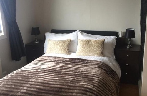 Nostie Casa | Lochalsh View en suite Kyle near Skye