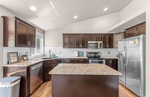 Meridian Apartamento | Lochsa fun in new Meridian (W/D and King Bed)