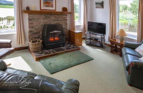 Aviemore Casa | Lochside Cottage - near Aviemore