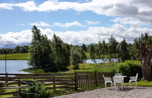 Aviemore Casa | Lochside Cottage - near Aviemore