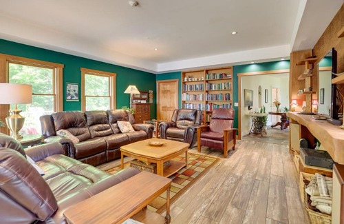 Teall Beach Casa | Lockes Glen - Lakefront Geneva Getaway with Dock!