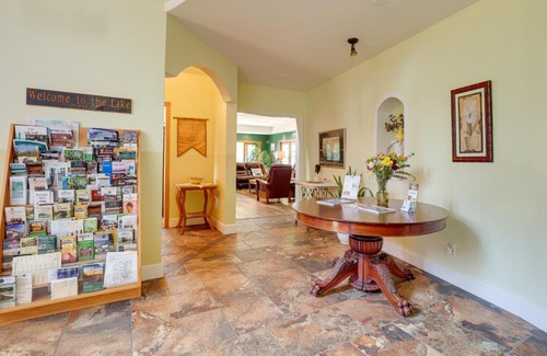 Teall Beach Casa | Lockes Glen - Lakefront Geneva Getaway with Dock!