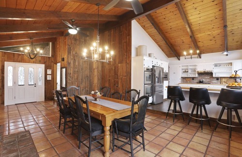Lodi Casa | Lockewood Vineyards - Near Wineries, Wedding Venues & Minutes from Downtown Lodi