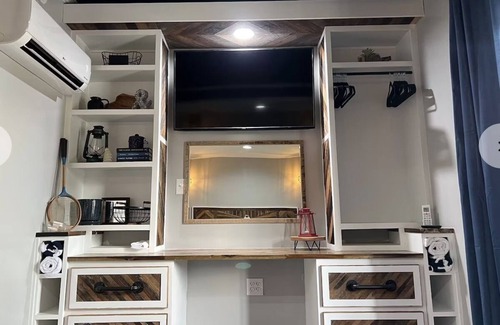 Lancaster Apartamento | Lockridge Park - Loft unit that sleeps 6 with full kitchen, bathroom, hot tub and washer and dryer.