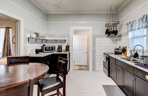 Rock Hill Casa | Loco Motive- Renovated House in Aragon c.1940 Near Winthrop & Glencairn Garden