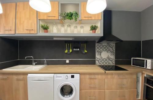 Ferrals-les-Corbieres Casa | Loctroi, Village house with patio