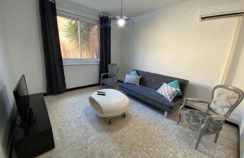 Ferrals-les-Corbieres Casa | Loctroi, Village house with patio