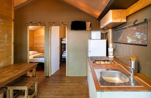Lesperon Alquiler De RV | "Lodge 1" con piscina compartida, terraza privada y jardín compartido