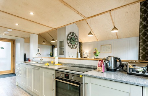 Corfe Castle Cabaña | LODGE 16, pet friendly, luxury holiday cottage in Corfe Castle