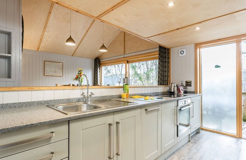 Corfe Castle Cabaña | LODGE 16, pet friendly, luxury holiday cottage in Corfe Castle
