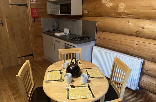 Marshbrook Cabina | Lodge 2 - a lodge that sleeps 4 guests in 1 bedroom