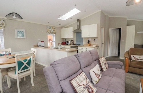 Auchterarder Cabaña | LODGE 2, pet friendly, character holiday cottage in Auchterarder