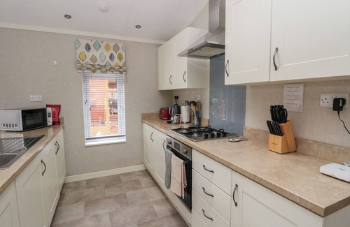 Auchterarder Cabaña | LODGE 2, pet friendly, character holiday cottage in Auchterarder
