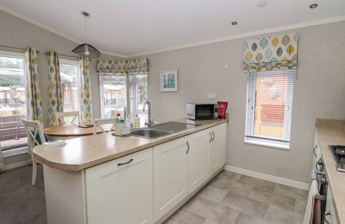 Auchterarder Cabaña | LODGE 2, pet friendly, character holiday cottage in Auchterarder