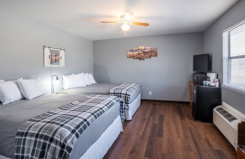 Yantis Casa | Lodge #2 with Game Room, Pool Table, and Outdoor Kitchen