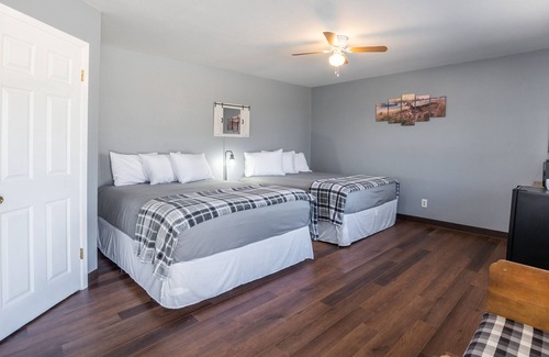Yantis Casa | Lodge #2 with Game Room, Pool Table, and Outdoor Kitchen