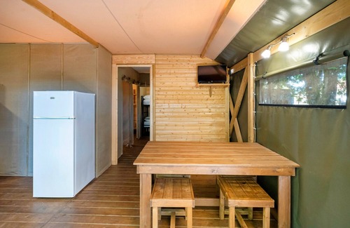 Lesperon Alquiler De RV | 'Lodge 2' con piscina compartida, terraza privada y jardín compartido