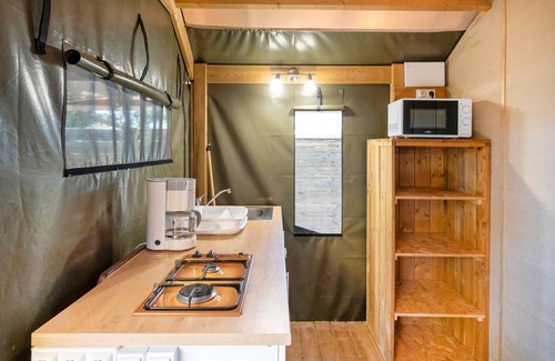 Lesperon Alquiler De RV | 'Lodge 2' con piscina compartida, terraza privada y jardín compartido