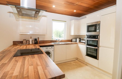 Woolfardisworthy Cabaña | LODGE 27, pet friendly, country holiday cottage in Woolfardisworthy