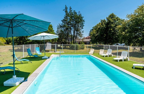 Lesperon Alquiler De RV | 'Lodge 4' con piscina compartida, terraza privada y jardín compartido