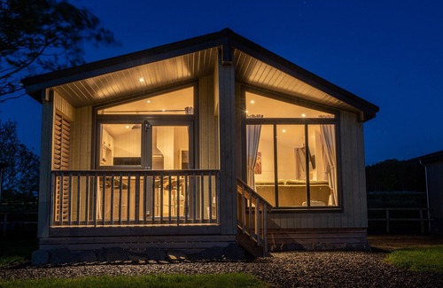 Perth Cabaña | LODGE 6 - INCHYRA, family friendly, with a garden in Errol