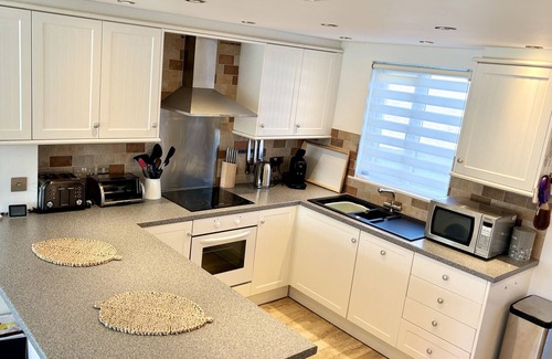 South Cerney Cabina | Lodge 66 Spring Lake Perfect Family Holiday Retreat in the Cotswold Water Park.