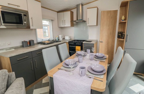 Bridlington Cabaña | LODGE 7 - SEABREEZE RETREAT, pet friendly in Bridlington