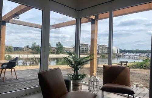 Leuken Casa | Lodge by Rhine with Stunning Water Views