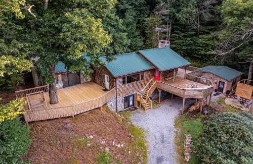 Boone Casa | Lodge Cabin Feed Brush Horses Mountain View Hot Tub Fireplace