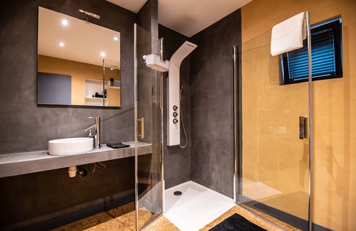 Marcoux Cabaña | Cheval Blanc-Gîte-Panorámico-Baño con ducha-Vista a la Montana