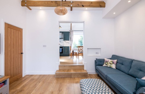 Pevensey Casa | Lodge Cottage - Farm Estate with Private Lake & Reservoir