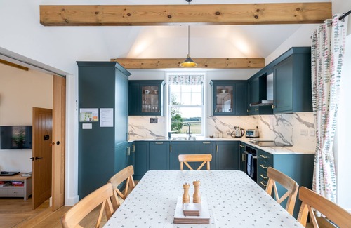 Pevensey Casa | Lodge Cottage - Farm Estate with Private Lake & Reservoir