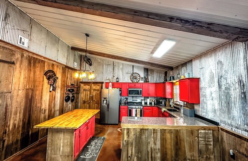 Greenwich Cabina | Lodge Country Retreat bird watching Outside patio fire pit sunsets