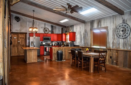 Greenwich Cabina | Lodge Country Retreat bird watching Outside patio fire pit sunsets