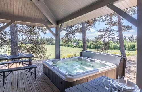 Le Chambon-sur-Lignon Casa | Lodge de luxe avec bain à remous, salle de sport, piscine, et options spa et golf - FR-1-582-381