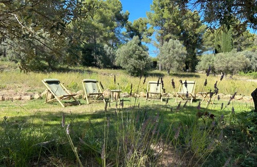 Flayosc Apartamento | Lodge de Matourne, on a wine-growing estate in the heart of nature