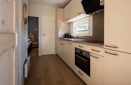 Ouddorp Cabina | Lodge Duynhof 4 holiday home in Ouddorp near the North Sea